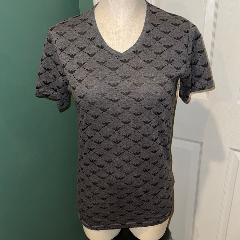 ARMANI‎ Jeans All Over Eagle Print v-neck T-shirt size Small. NWOT